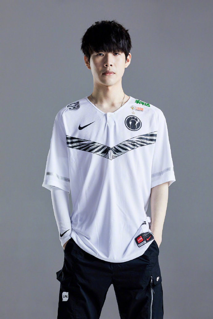 Zoom三杀格温全场乱剪 大哥两遭单杀炸线 乐言队1-0Uzi队