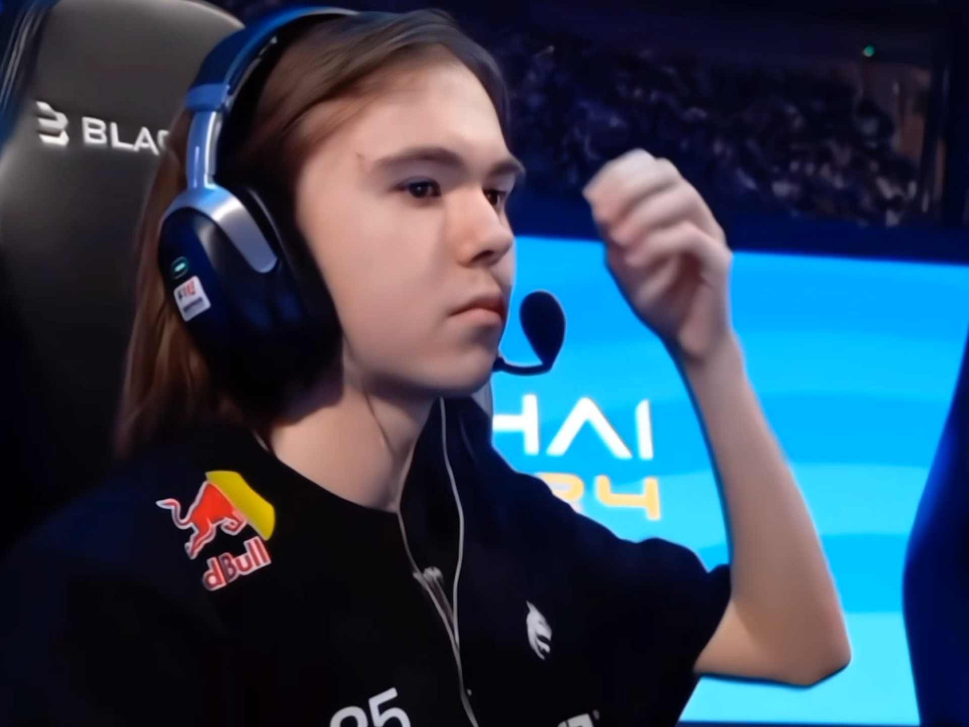 Assum：Baolan人很好，他会提醒我们要回城和买真眼